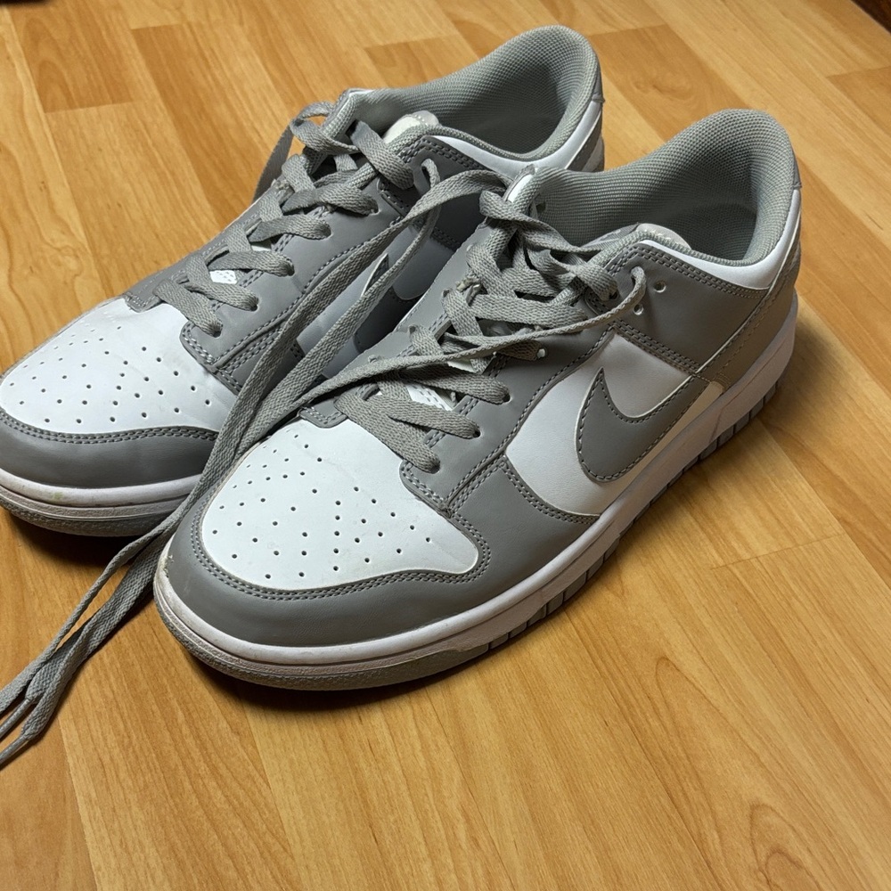 Nike Men's Gray and White Sneakers (Grey fog)